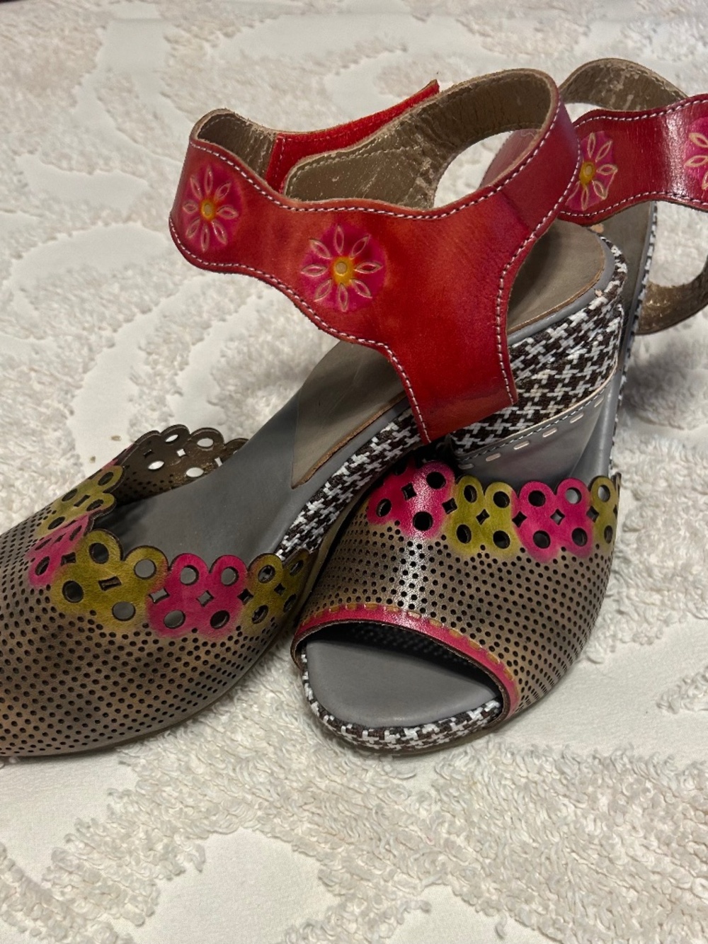L’Artiste by Spring Step Womens Jive Leather Heels Sandal -- Grey Multi
